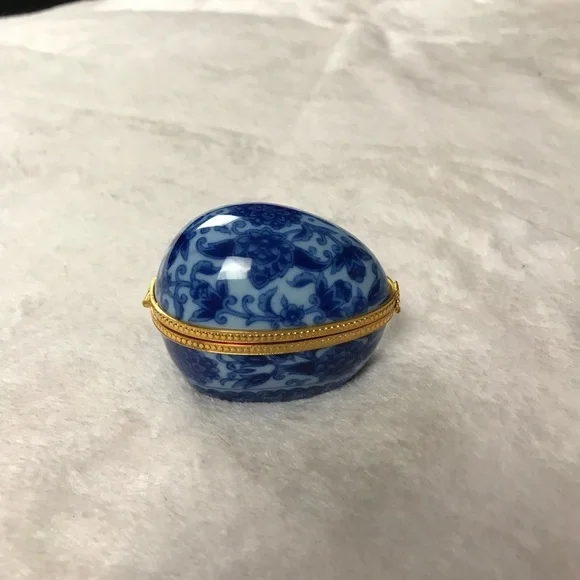 Designed By Shibata Japan Porcelain Hand Painted Egg Shaped Hinged Trinket Box - Picture 4 of 13